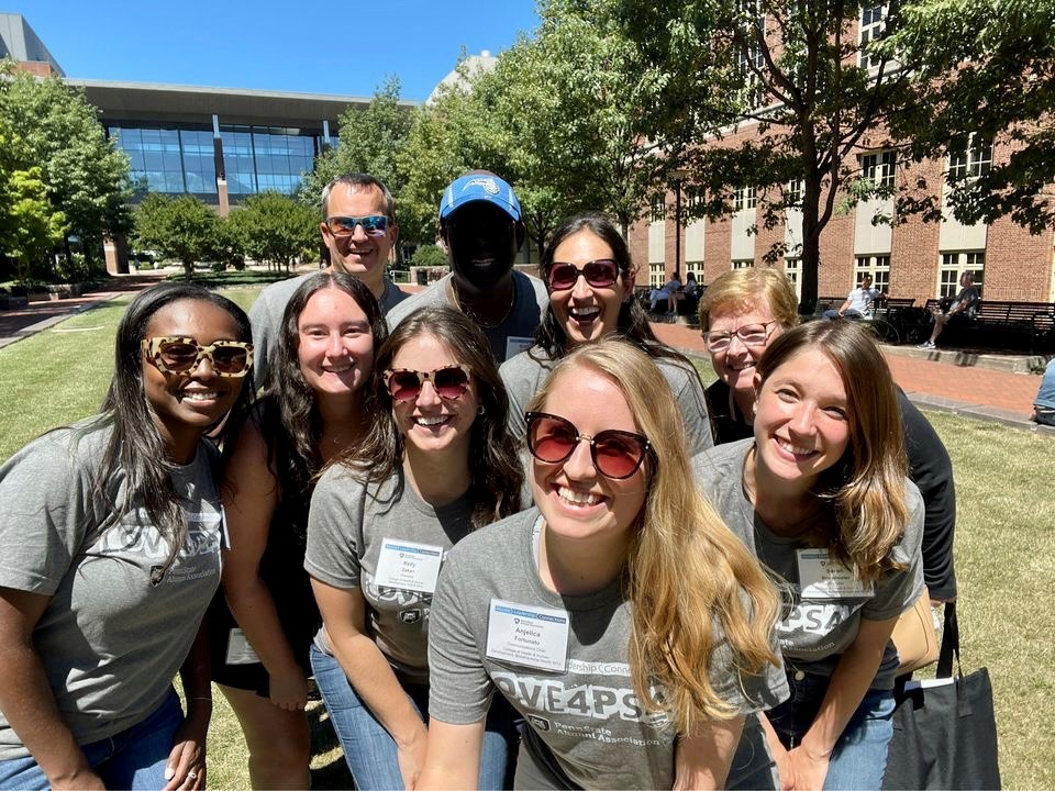 group of alumni volunteers